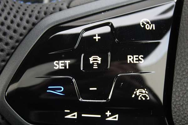 2024 Volkswagen Golf R 8