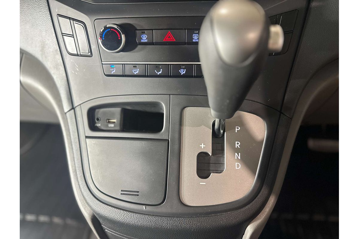 2015 Hyundai iLoad  TQ2-V