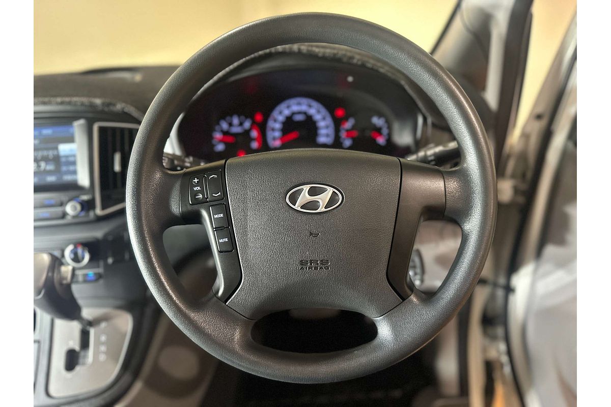 2015 Hyundai iLoad  TQ2-V
