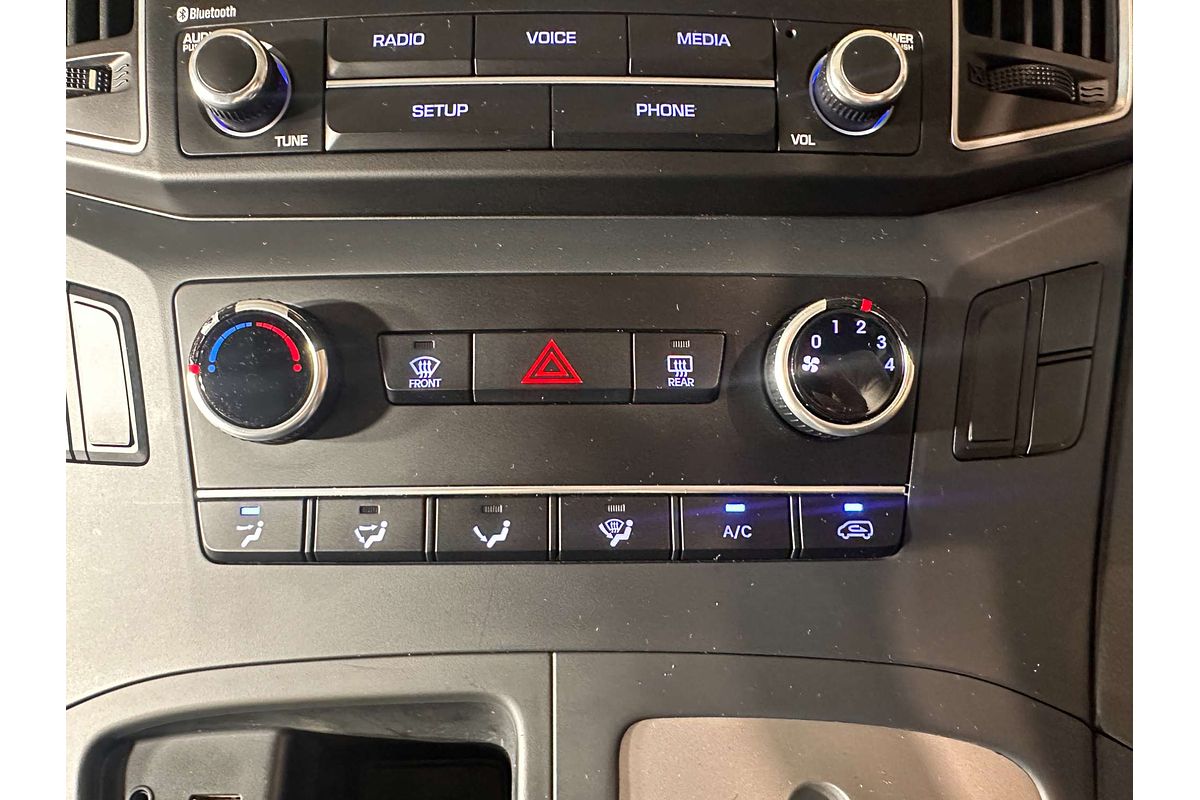 2015 Hyundai iLoad  TQ2-V
