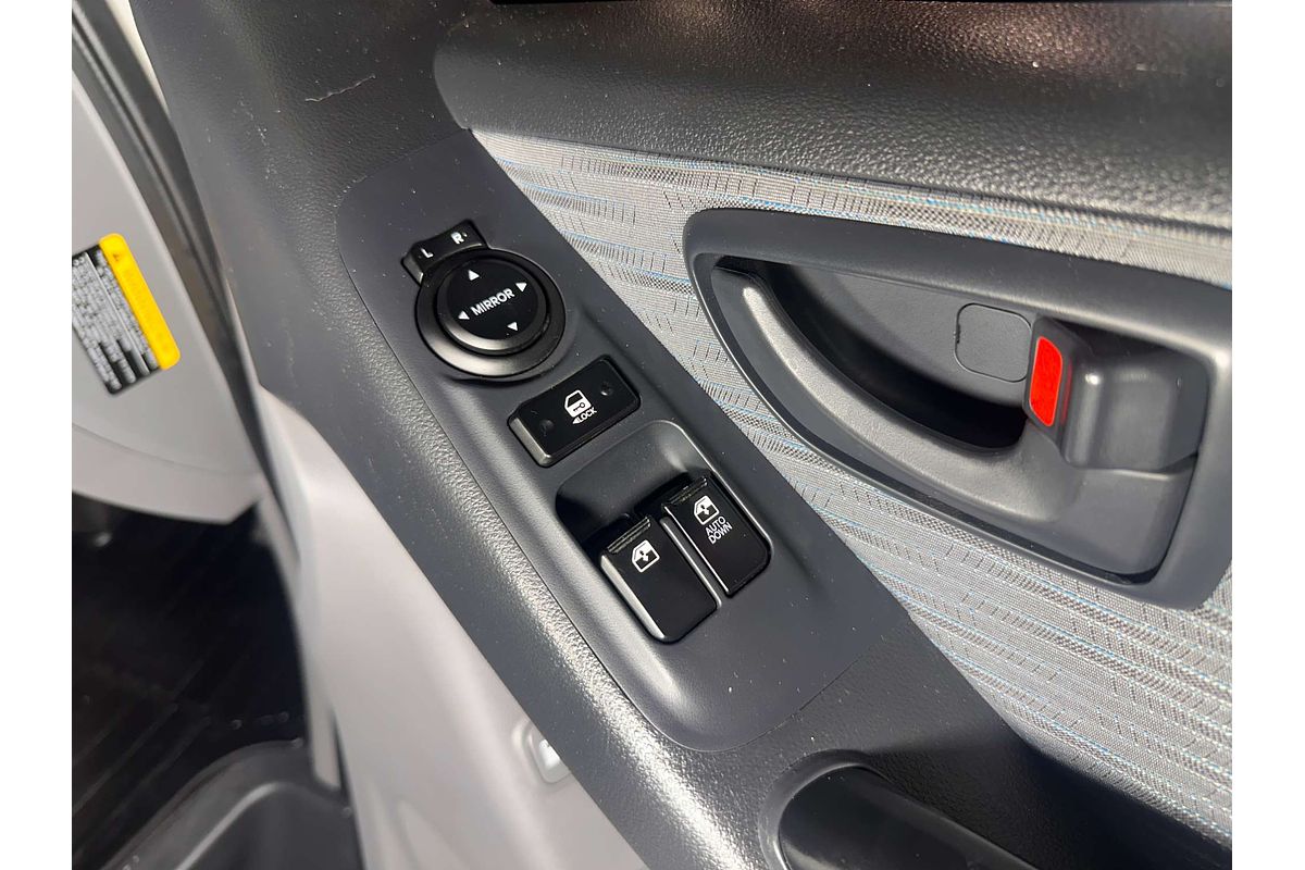 2015 Hyundai iLoad  TQ2-V