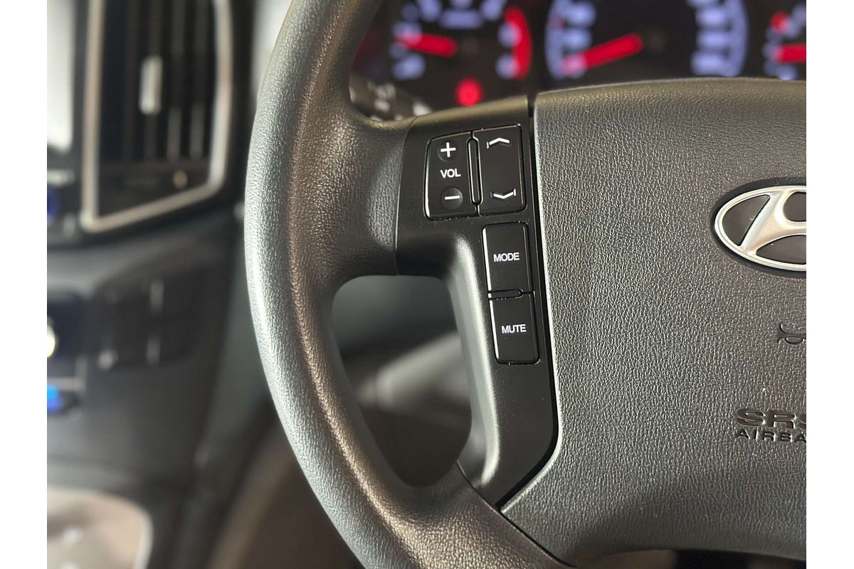 2015 Hyundai iLoad  TQ2-V