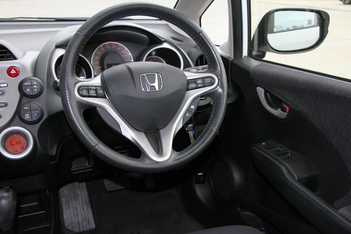 2013 Honda Jazz Vibe-S GE