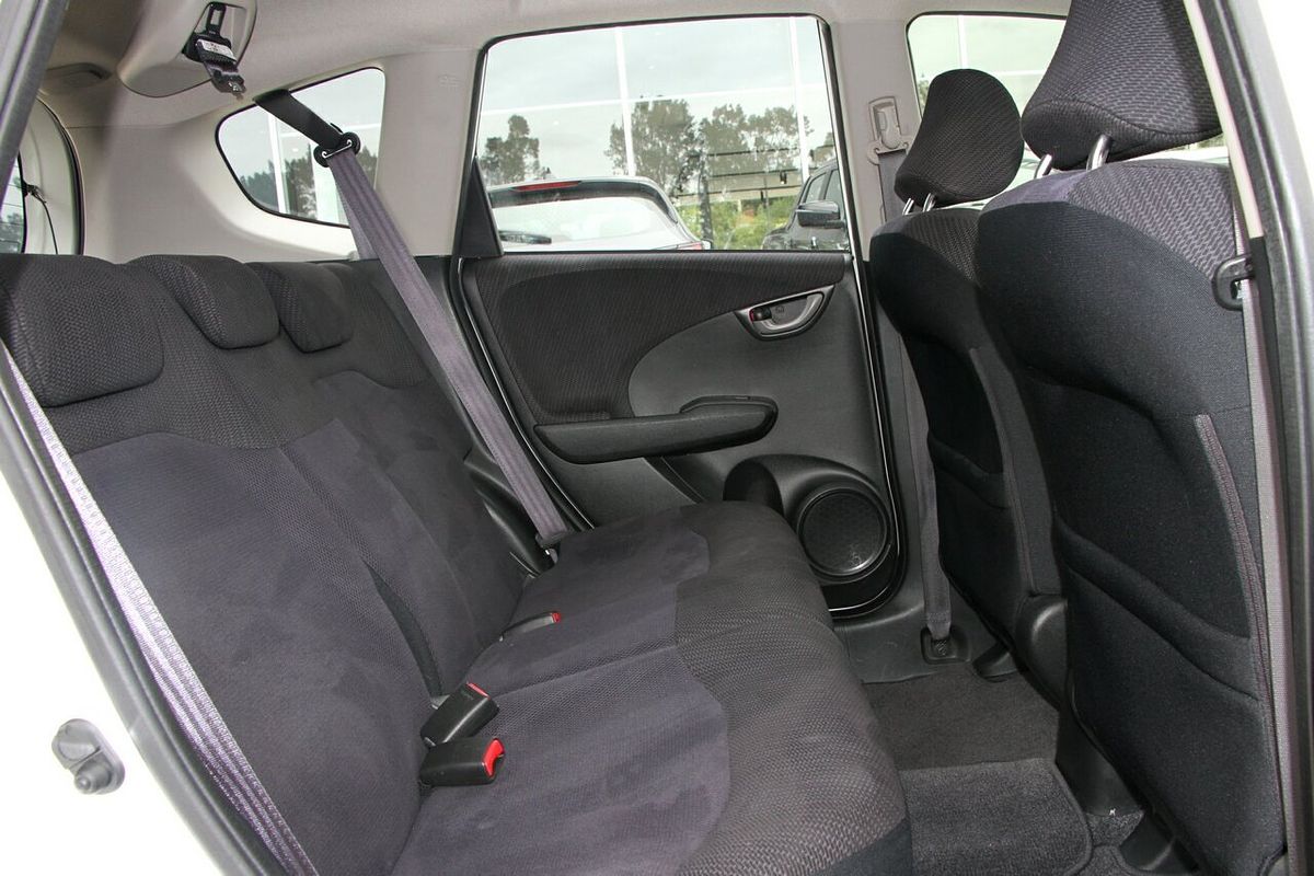 2013 Honda Jazz Vibe-S GE
