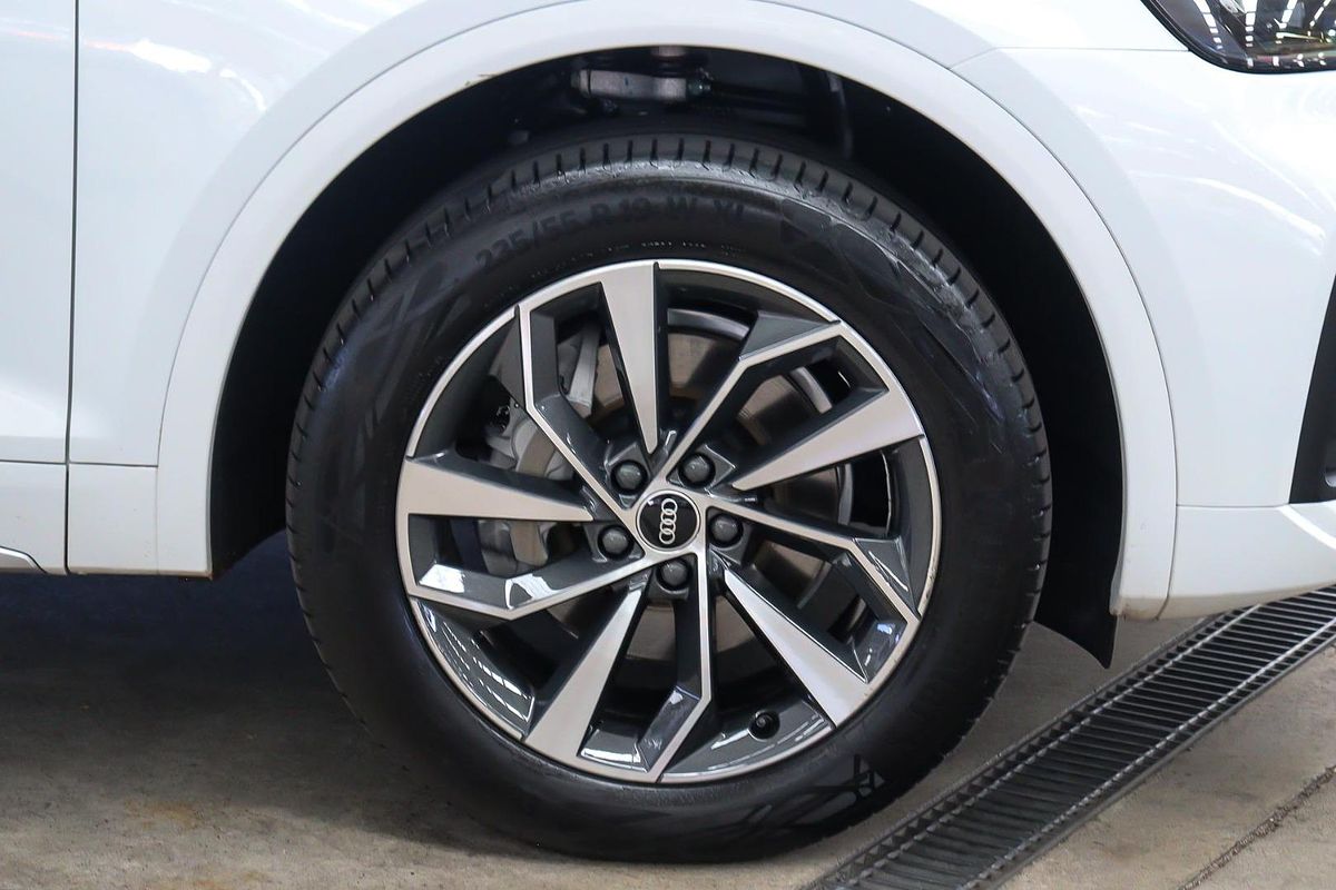 2022 Audi Q5 40 TDI FY