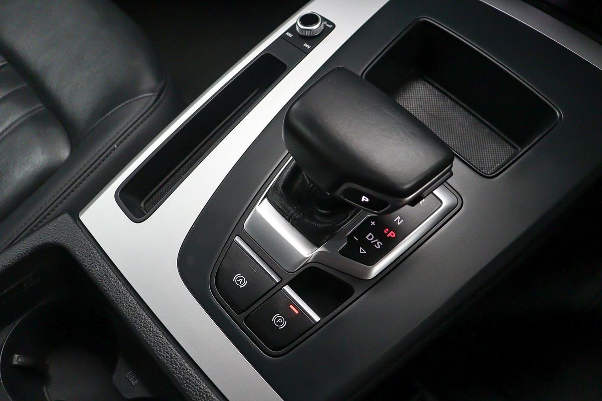 2022 Audi Q5 40 TDI FY