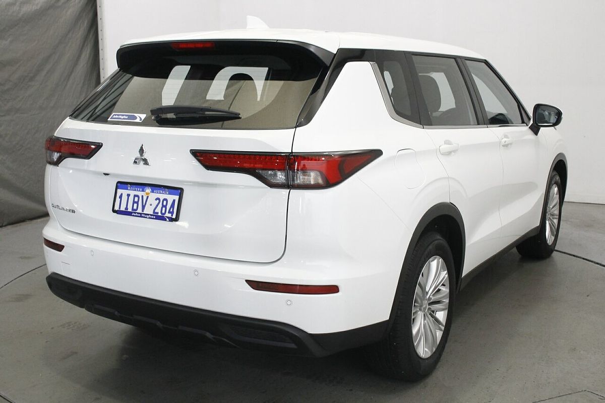 2023 Mitsubishi Outlander ES ZM