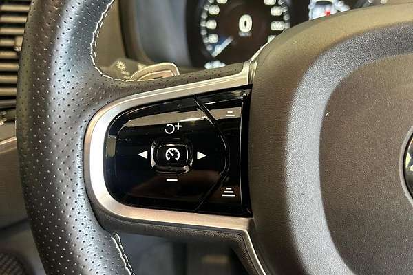 2017 Volvo XC90 T6 R-Design