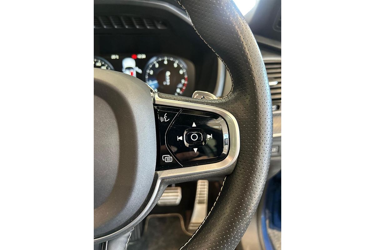 2017 Volvo XC90 T6 R-Design