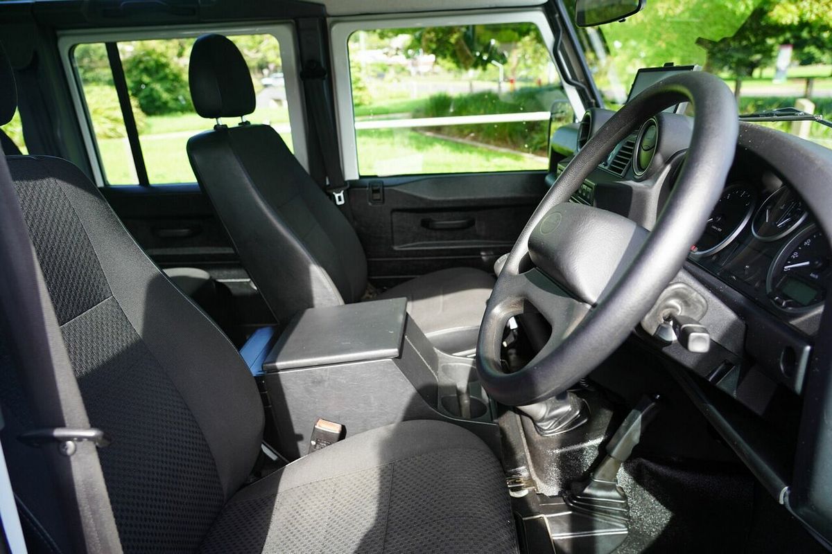 2014 Land Rover Defender 110 (4x4) MY14