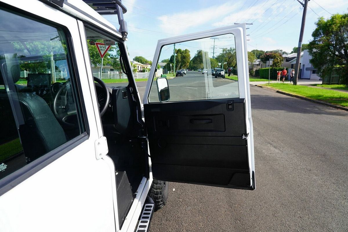 2014 Land Rover Defender 110 (4x4) MY14