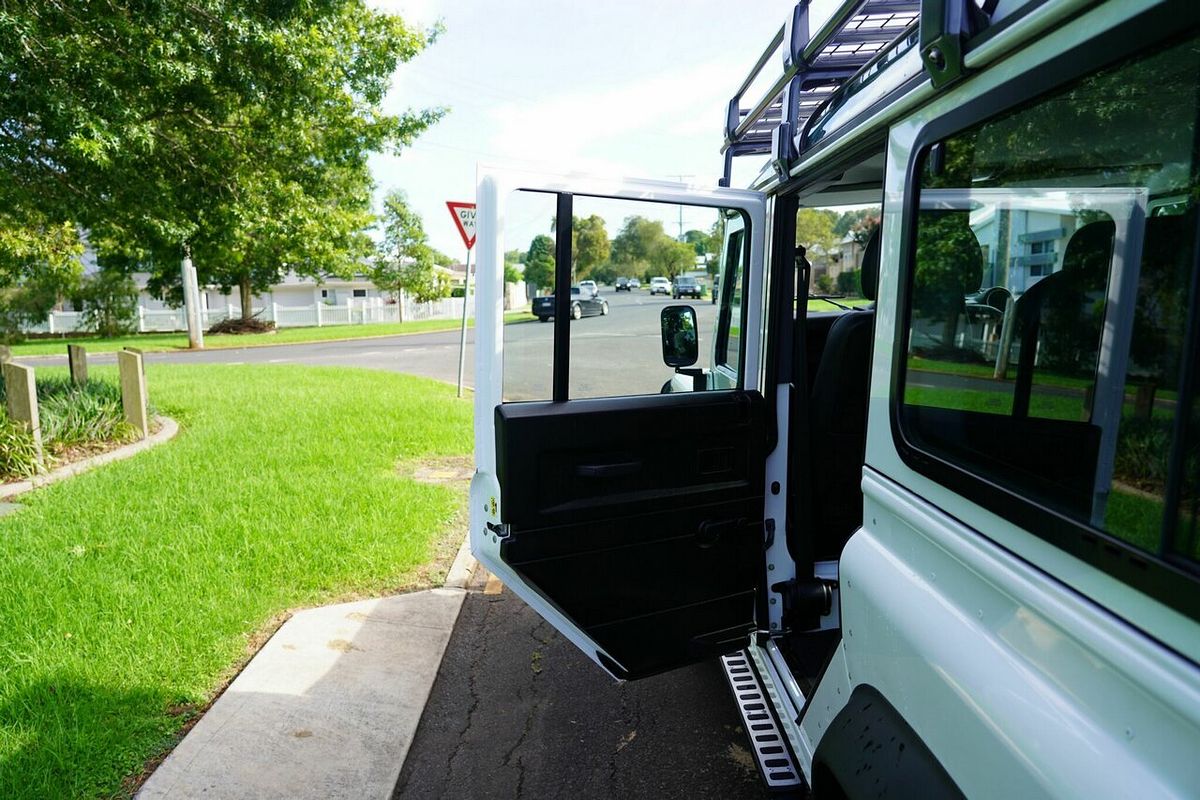 2014 Land Rover Defender 110 (4x4) MY14