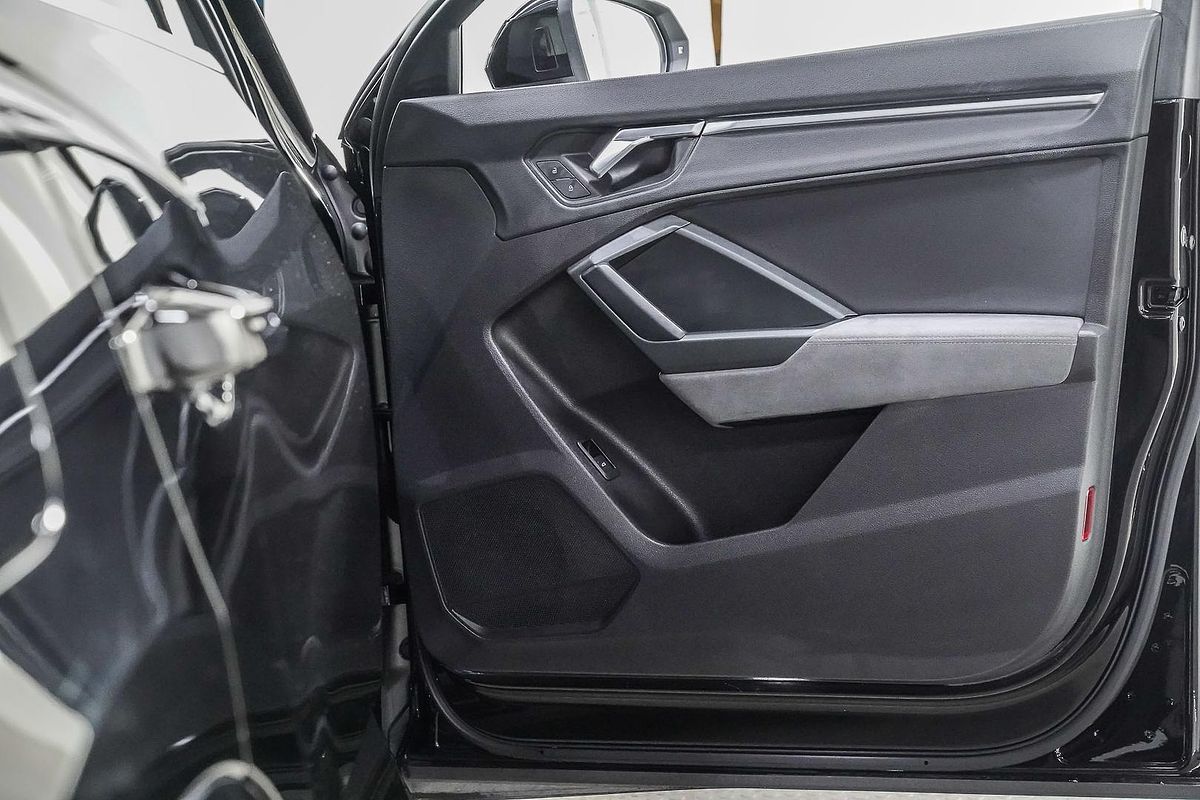 2020 Audi Q3 40 TFSI S line F3