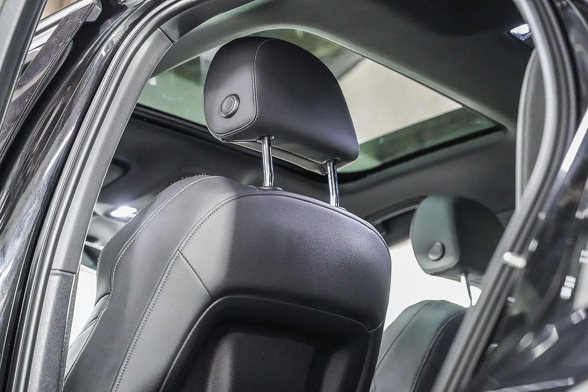 2020 Audi Q3 40 TFSI S line F3