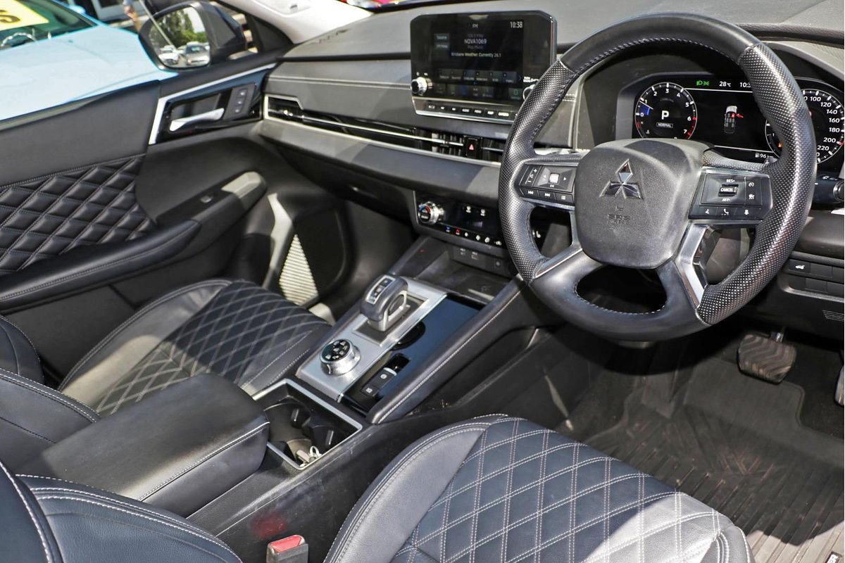 2022 Mitsubishi Outlander Exceed ZM
