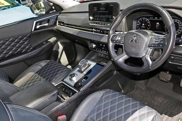 2022 Mitsubishi Outlander Exceed ZM