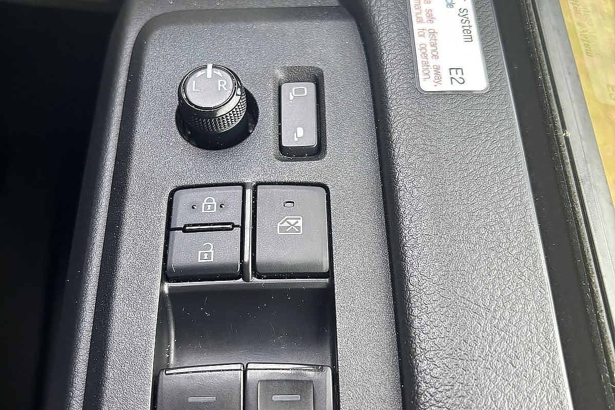2020 Toyota Hiace Commuter GDH322R