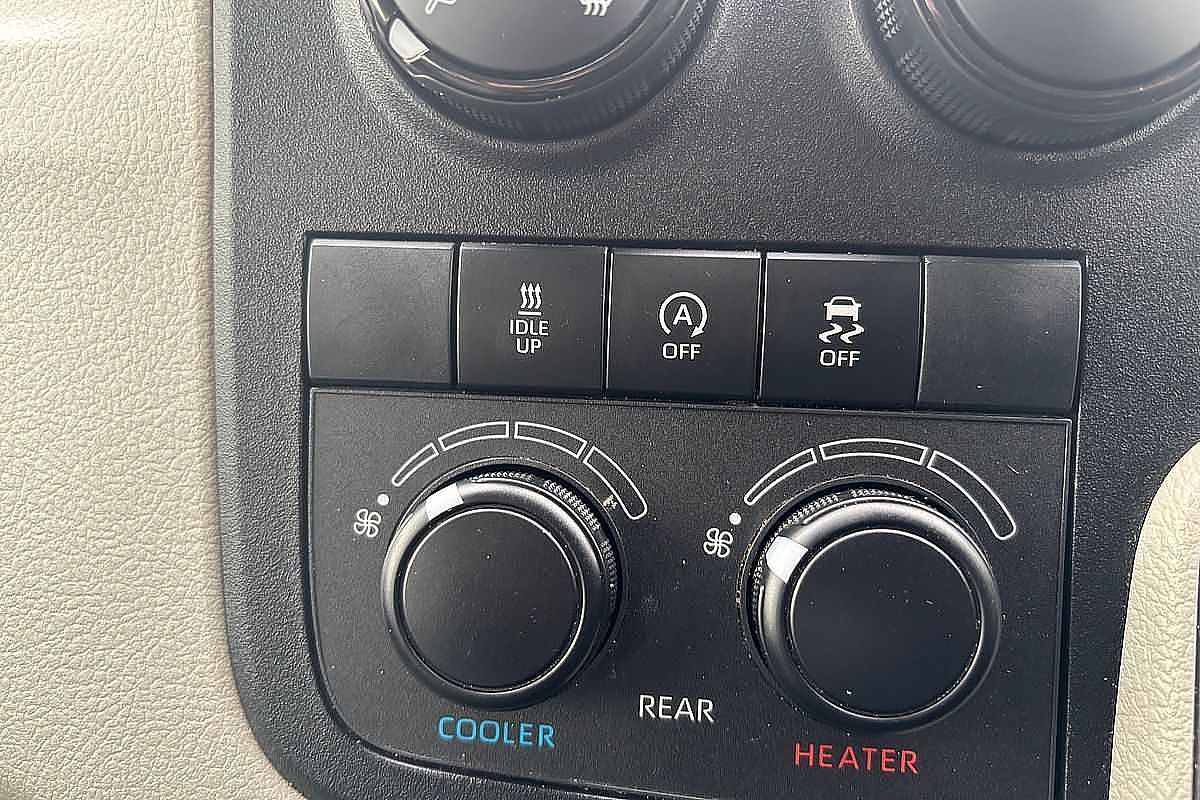 2020 Toyota Hiace Commuter GDH322R