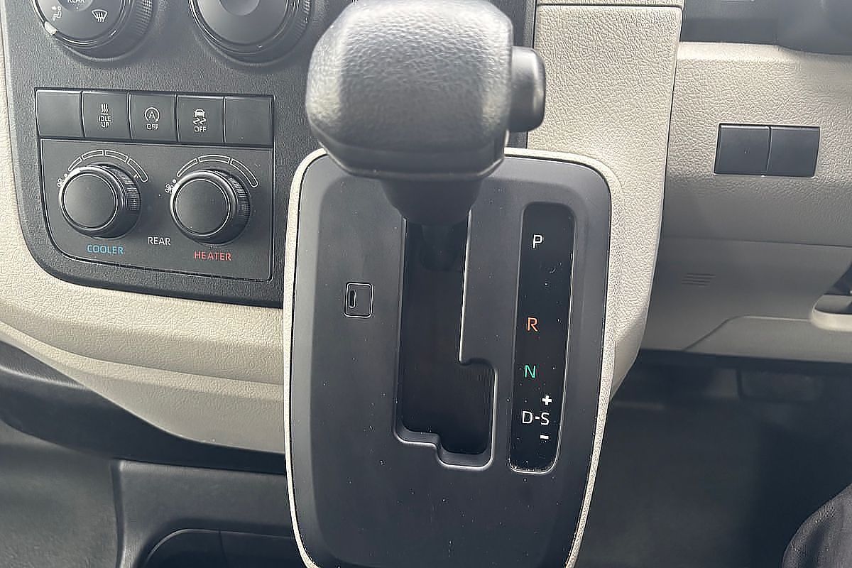 2020 Toyota Hiace Commuter GDH322R