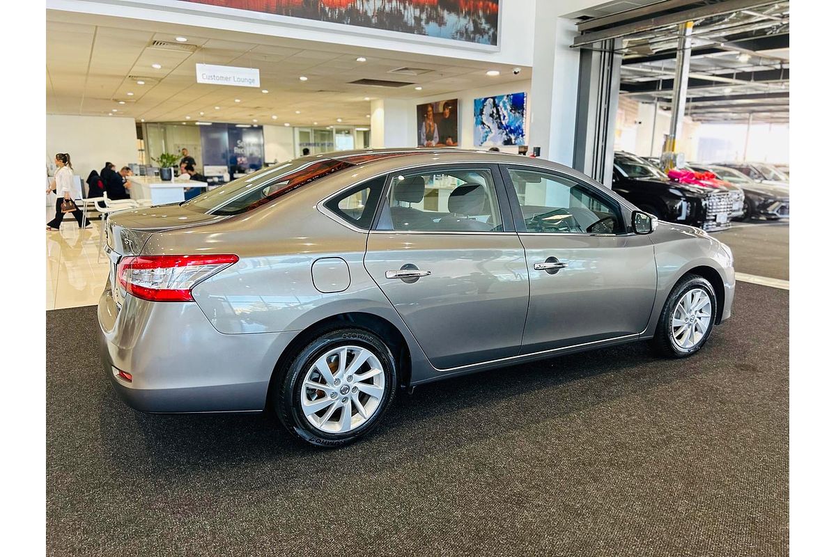 2013 Nissan Pulsar ST B17