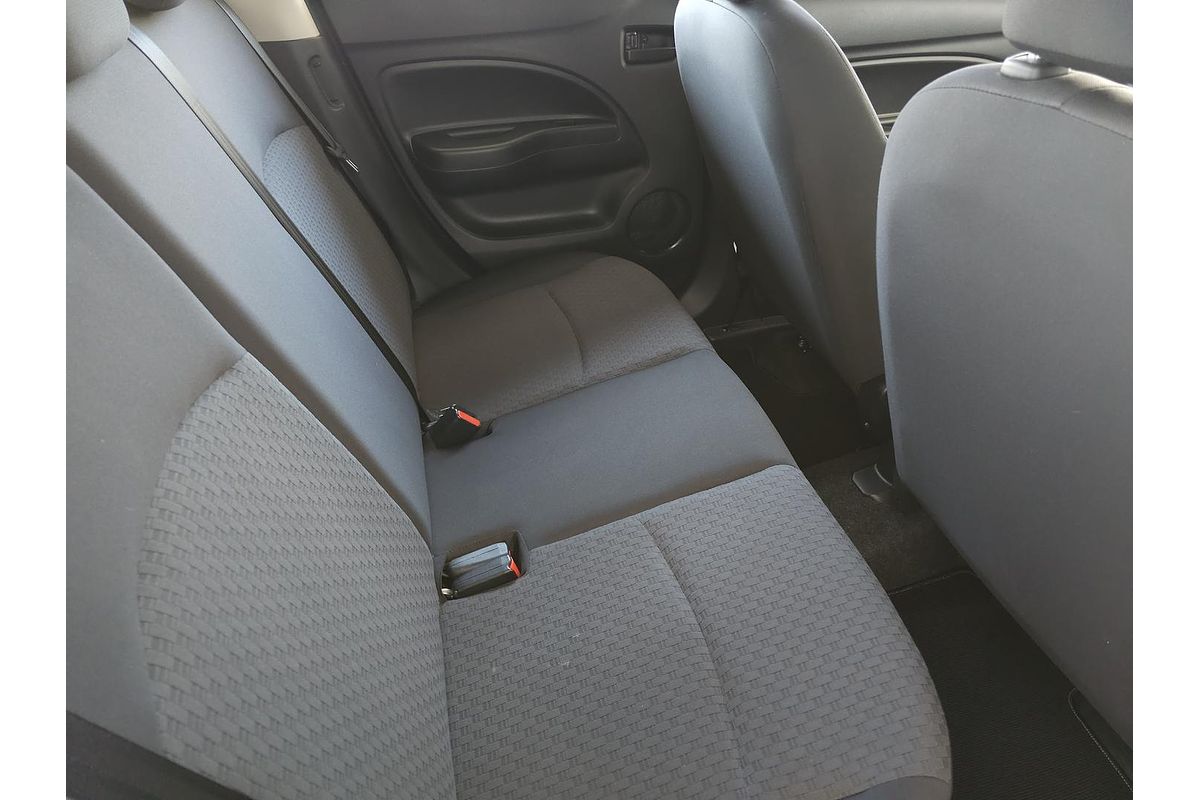 2017 Mitsubishi Mirage ES LA