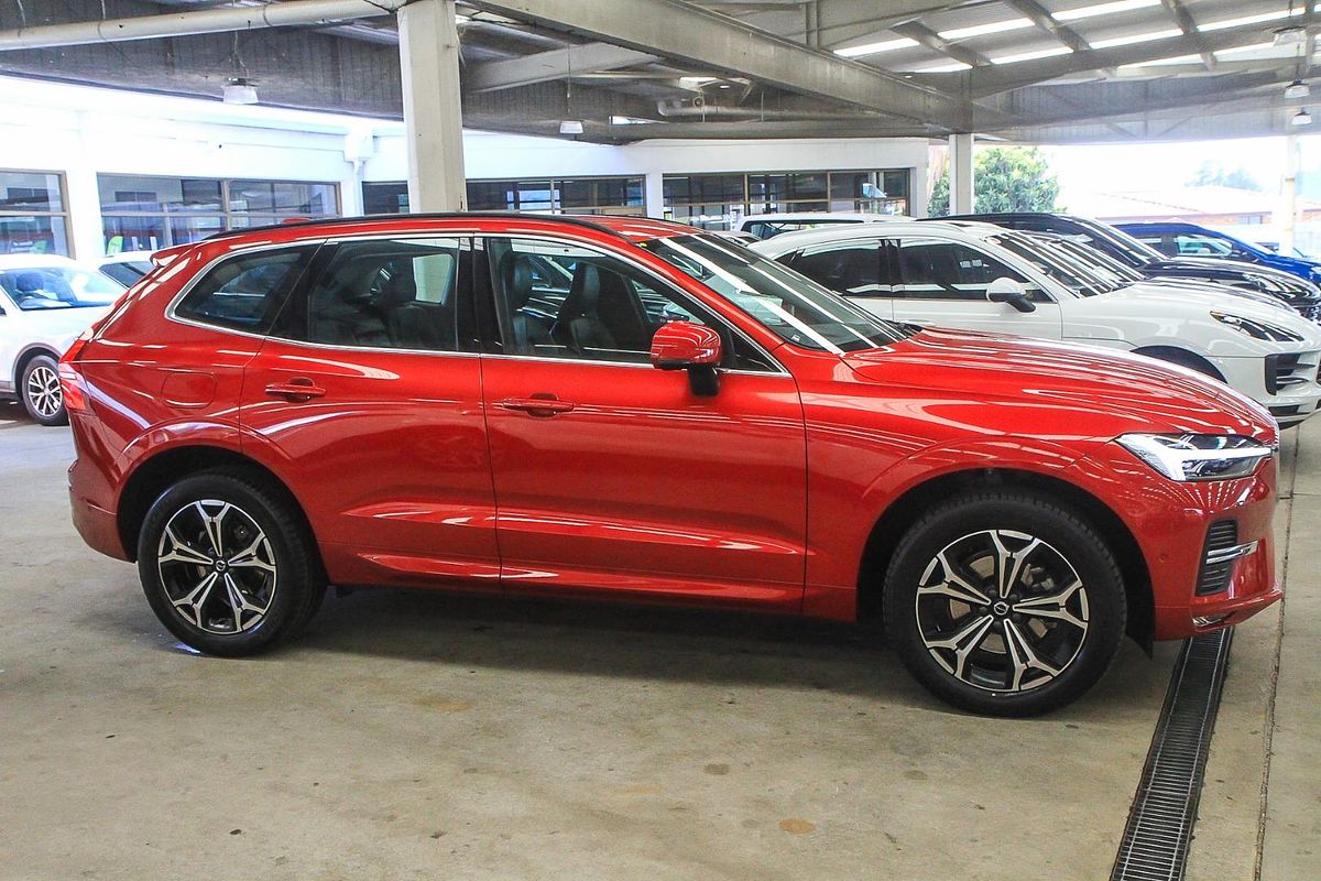 2022 Volvo XC60 B5 Momentum