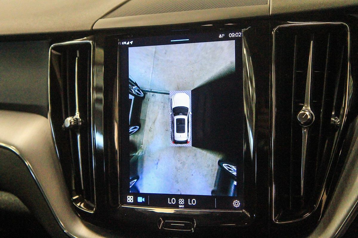 2022 Volvo XC60 B5 Momentum