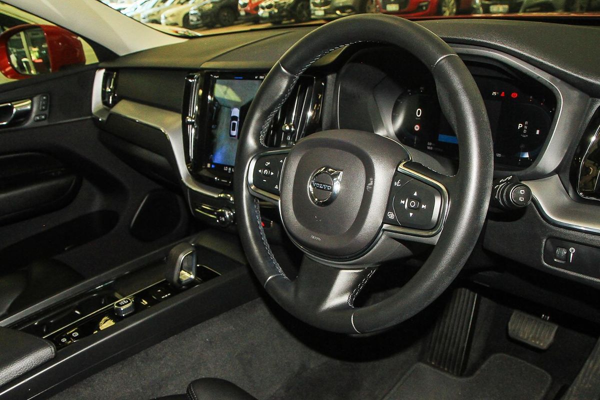 2022 Volvo XC60 B5 Momentum