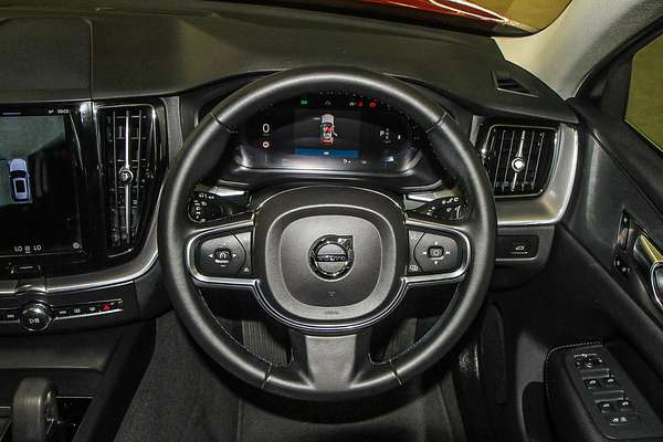 2022 Volvo XC60 B5 Momentum