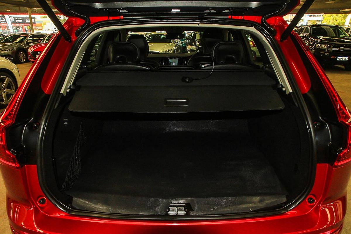 2022 Volvo XC60 B5 Momentum