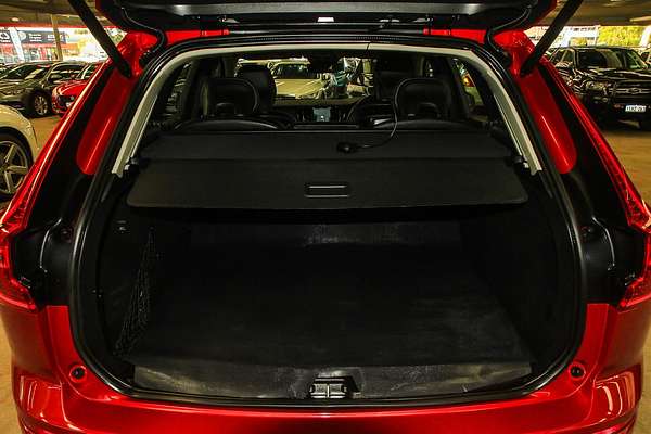 2022 Volvo XC60 B5 Momentum