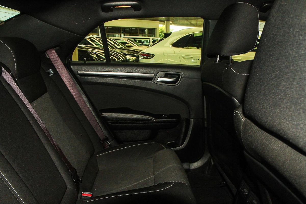 2021 Chrysler 300 SRT Core LX