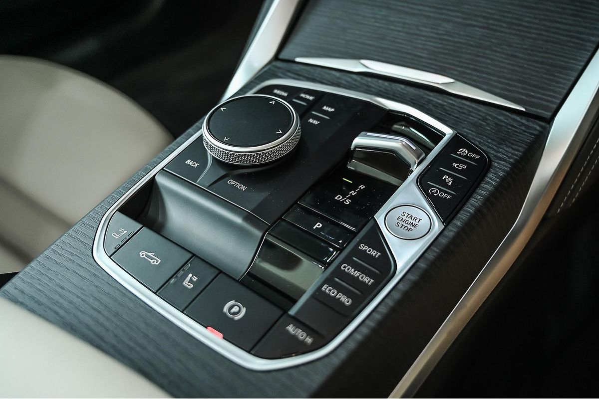 2024 BMW 4 Series 420i M Sport in Black Sapphire metal lic Demo