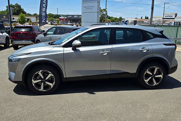 2024 Nissan QASHQAI ST+ J12