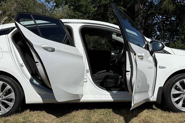 2018 Holden Astra R+ BK