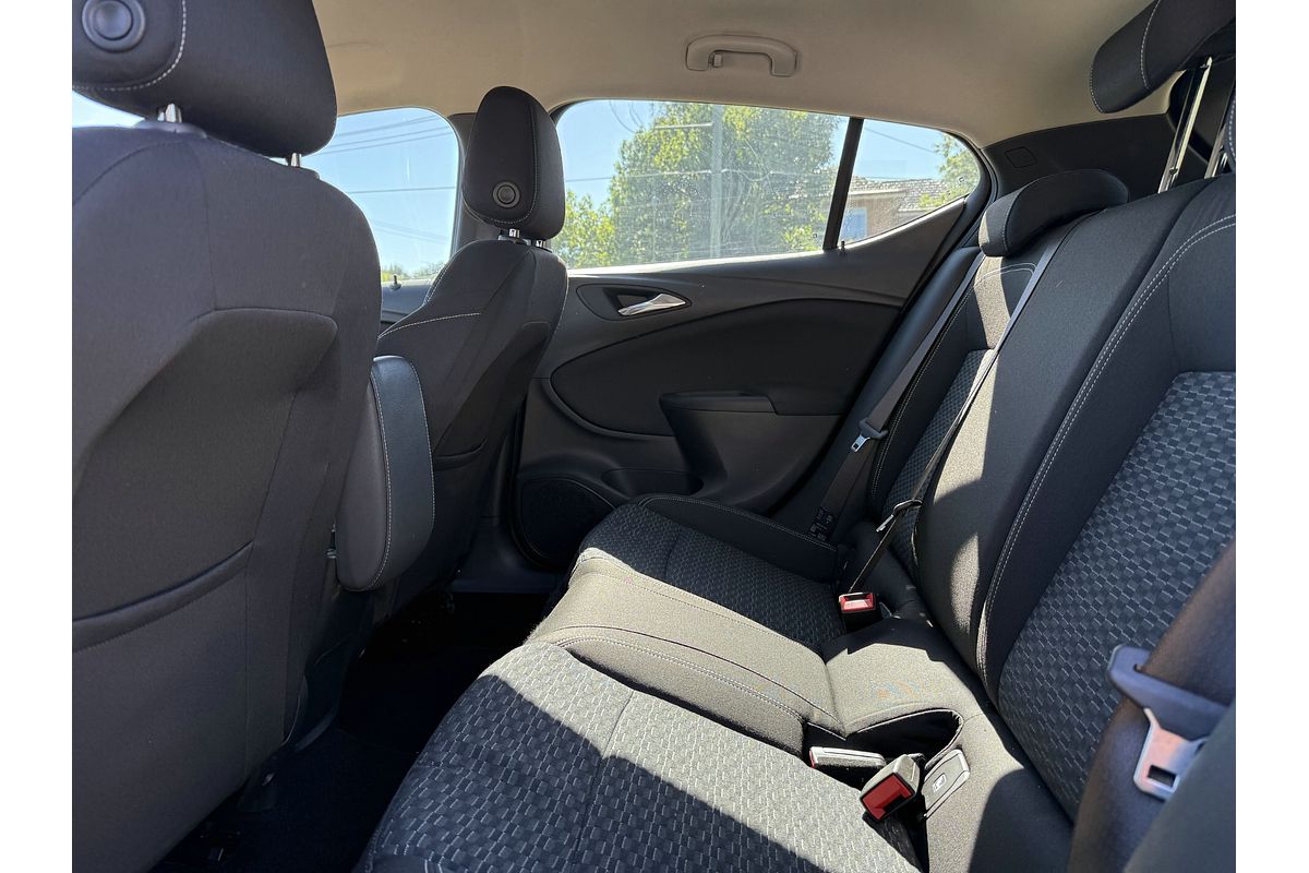 2018 Holden Astra R+ BK