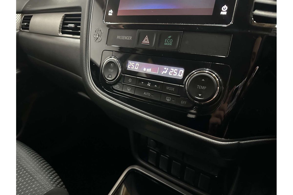 2017 Mitsubishi Outlander LS Safety Pack ZK