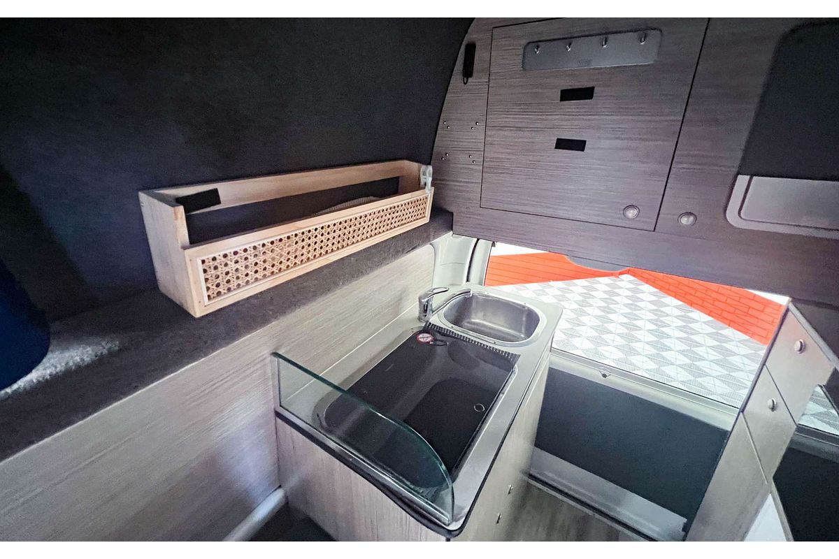 2016 Toyota Hiace TRH201R LWB