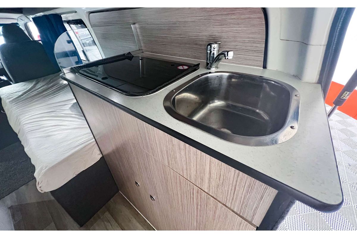 2016 Toyota Hiace TRH201R LWB