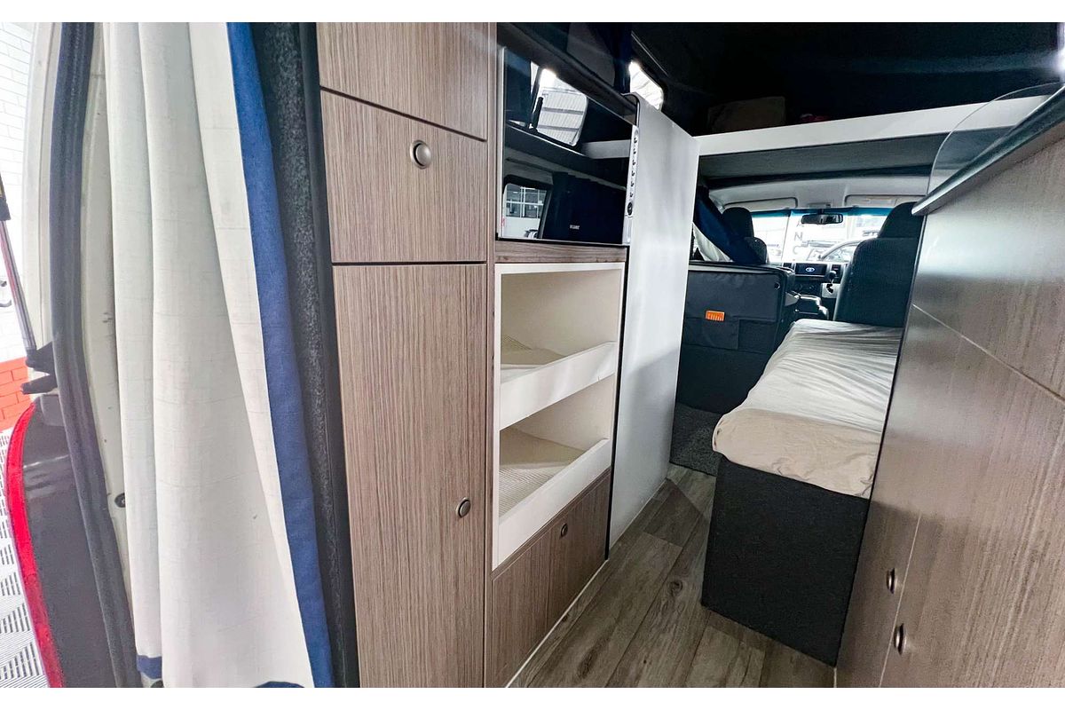 2016 Toyota Hiace TRH201R LWB