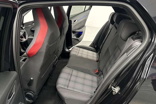 2022 Volkswagen Golf GTI 8