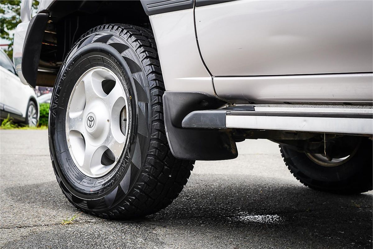 2003 Toyota Landcruiser GXL HDJ100R