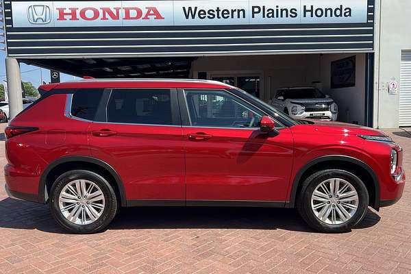 2024 Mitsubishi Outlander LS ZM
