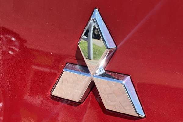 2024 Mitsubishi Outlander LS ZM