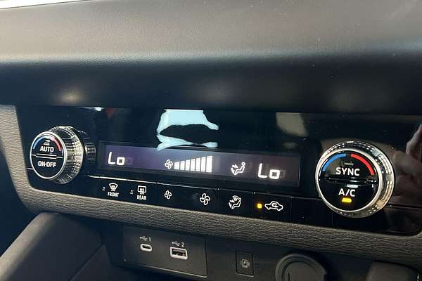 2024 Mitsubishi Outlander LS ZM