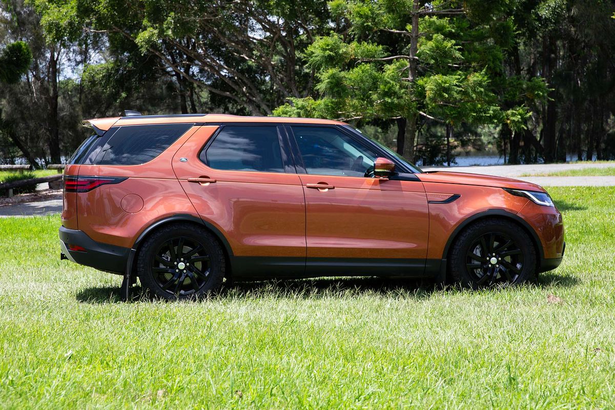 2021 Land Rover Discovery D300 S Series 5