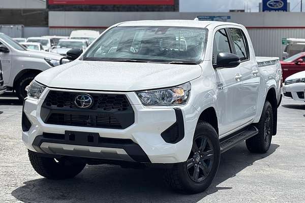 2024 Toyota Hilux SR 48V GUN126R 4X4