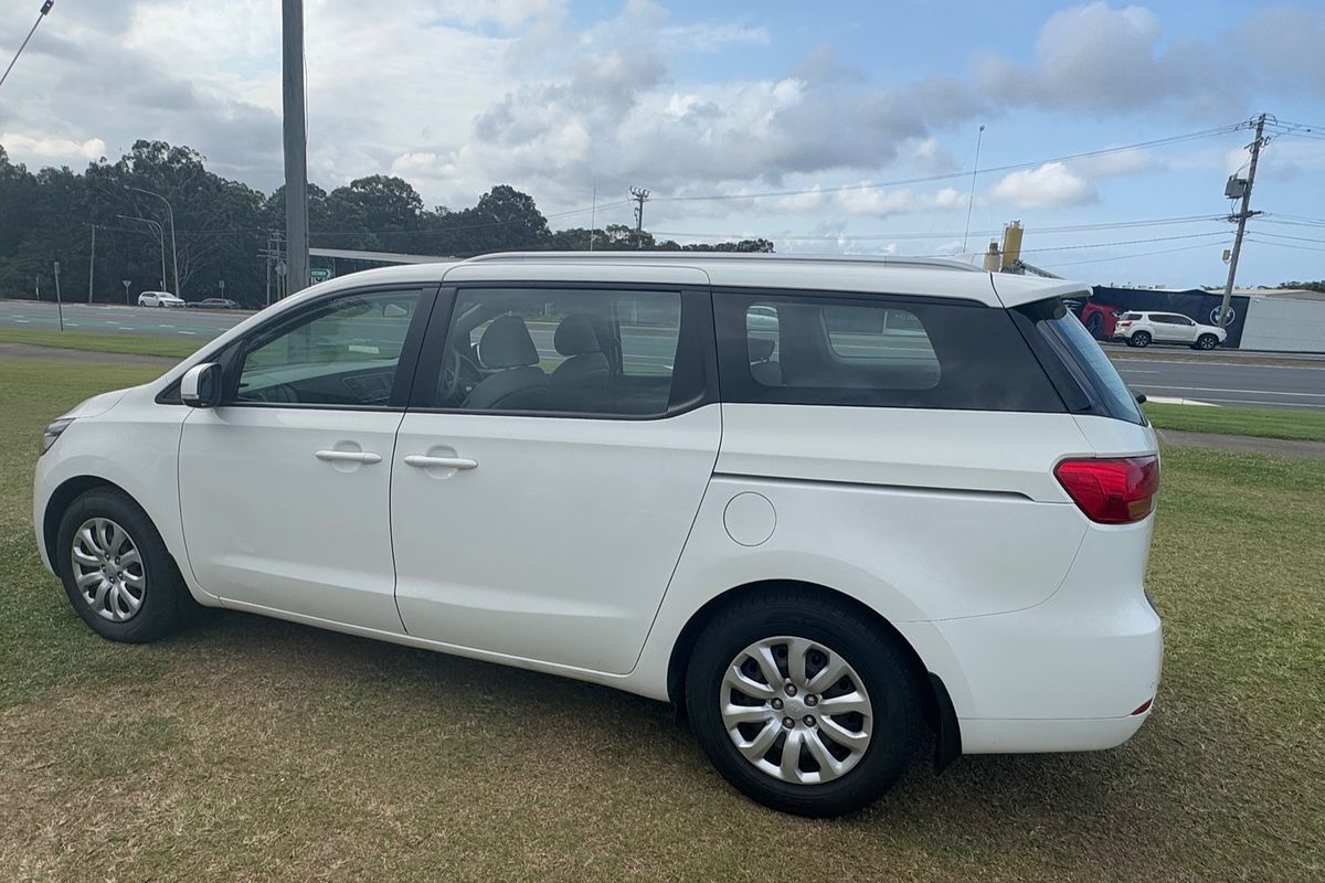 2017 Kia Carnival S YP