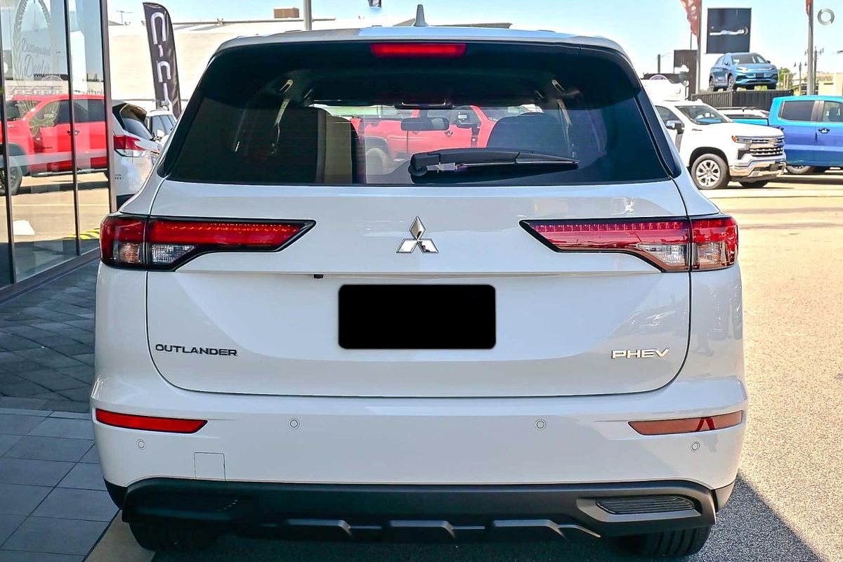 2024 Mitsubishi Outlander PHEV ES ZM