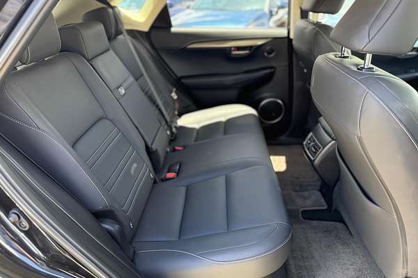 2017 Lexus NX NX300h Luxury AYZ10R